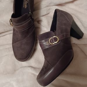 Clarks Dark Brown Suede Ankle Boots w/ Gold Buckle, Real Leather NWOT